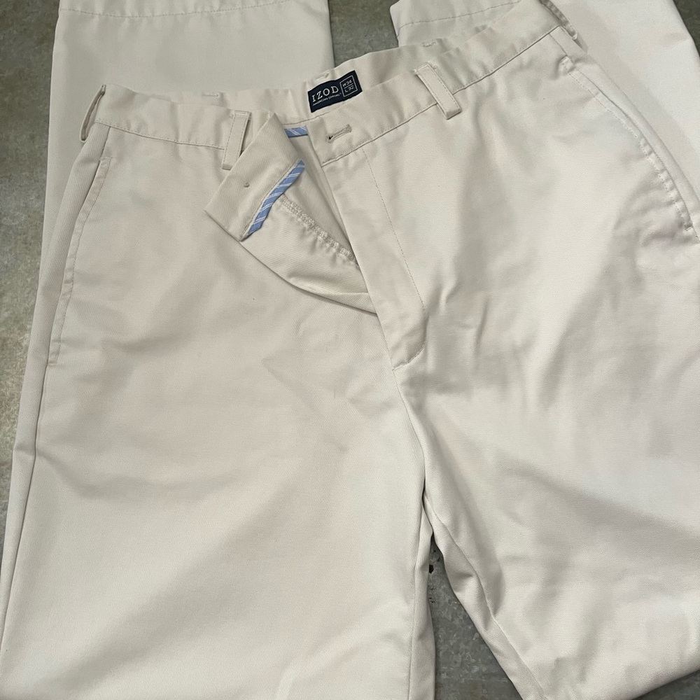 Izod Men's Cream Chinos